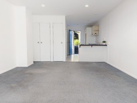 Studio with parking in Birkenhead - Photo 4