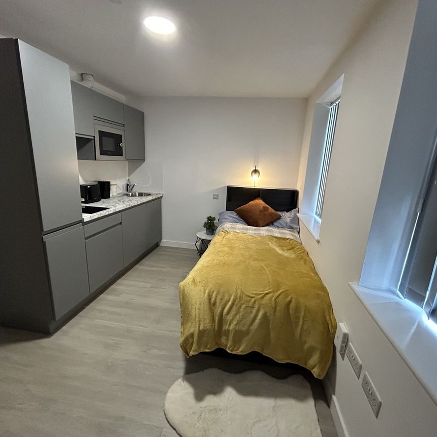 Studio Flat, Humphrey Road, M16 - Photo 1