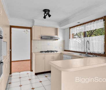 Family Living in Prime Keysborough Location - Photo 5