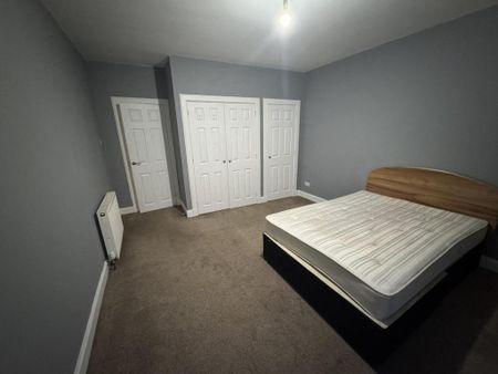 3 bedroom flat to rent - Photo 3