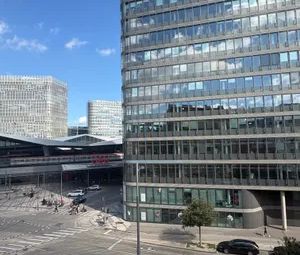 PRIVAT: Helle 66 m² 2-Zi-Wohnung direkt am Hauptbahnhof - mit begrüntem Innenhof - Photo 1