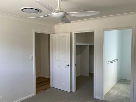 LARGE TWO BEDROOM TWO BATHROOM VILLA - Photo 2