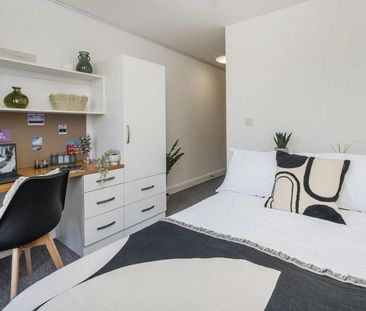 1 bedroom in a flat share to rent - Photo 4