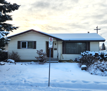 Charming Pet Friendly 3 Bedroom Home In Greenfield - Photo 1