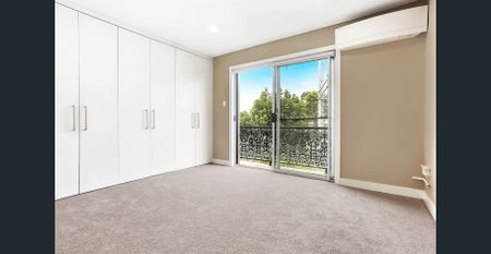 Stylish Tri-Level Home in Boutique Block - Photo 2