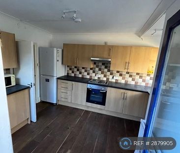 4 bedroom semi-detached house to rent - Photo 1