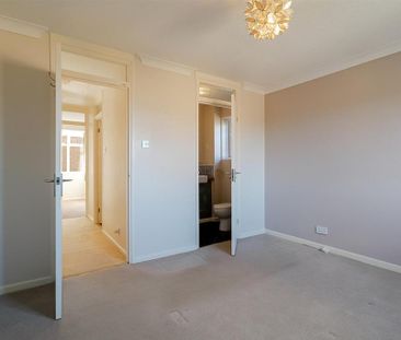 4 bedroom detached house to rent - Photo 5