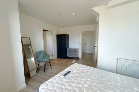 Chertsey Road, Woking - 2 bedrooms Property for lettings - Seymours - Photo 4