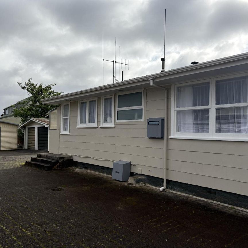 Handy, Homely Haven Near the Hospital - Photo 1