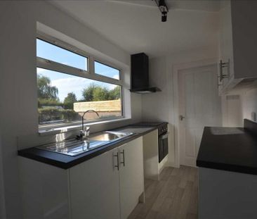 2 bedroom semi-detached house to rent - Photo 6