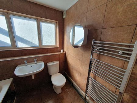 2 bedroom terraced house to rent - Photo 4