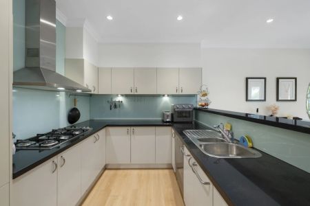 Comfort & Convenience with a dash of Character - Photo 5