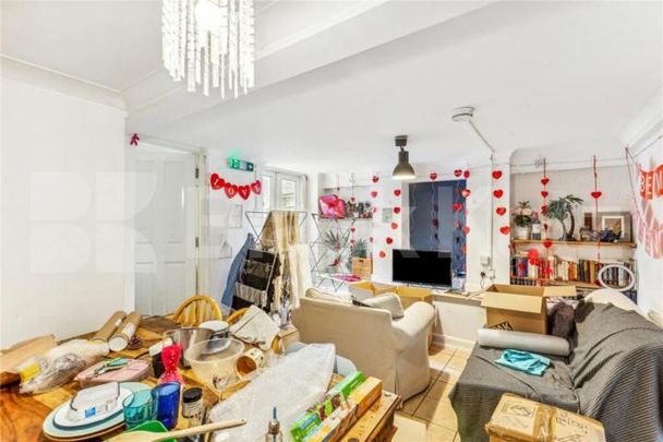 Spacious whole six double bedroom house split over three floors - Photo 1