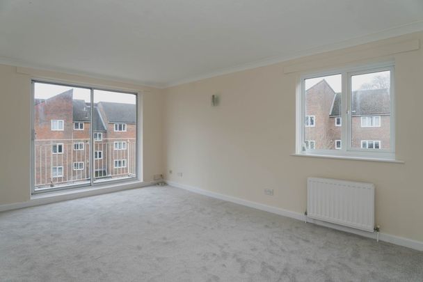 Asquith House, Banstead - Photo 1