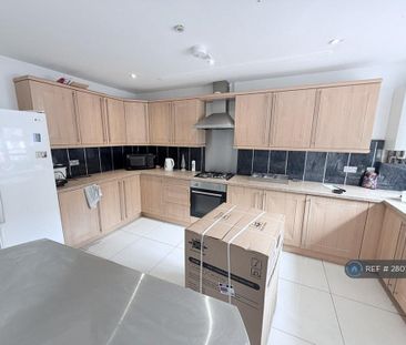 1 bedroom in a house share to rent - Photo 5
