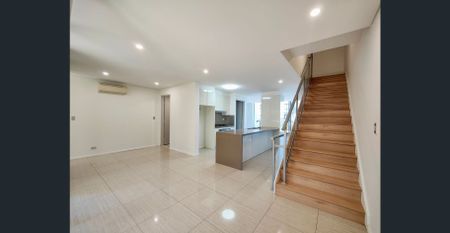 4 bedrooms townhouse with new painting and timber floor - Photo 5