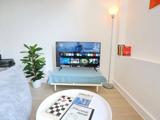 2 Bed Flat, Spinners Way, M15 - Photo 1
