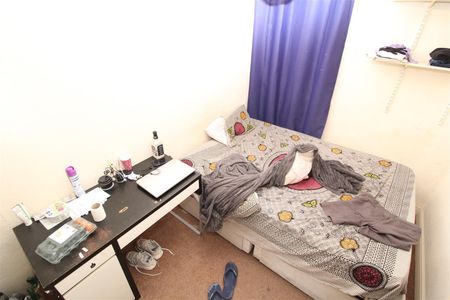 Room For Rent Laura Street, Pontypridd - Photo 3