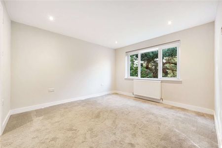 Exceptional contemporary home set within private gardens on one of Wilmslow's most prestigious roads - Photo 4