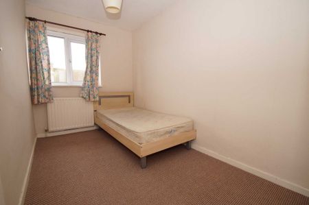 3 bed Semi Detached for rent - Photo 2