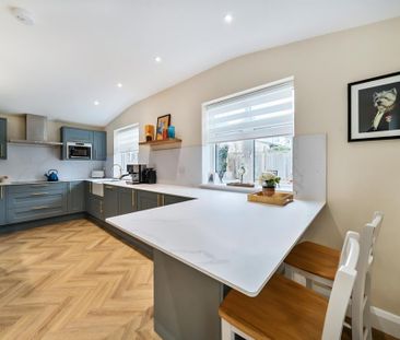 4 bedroom semi-detached house to rent - Photo 2