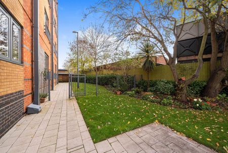 2 bedroom ground floor flat to rent - Photo 5