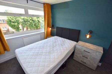 Room 5 - 19 Tarrant Walk Walsgrave, Coventry - ONE BEDROOM BILLS INC HOUSESHARE - Photo 2