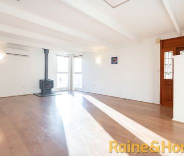 Wonderful Three Bedroom Home - Photo 2