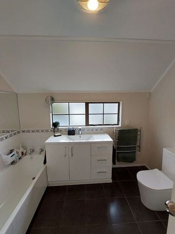 Sunny 3 bedroom home in Churton Park - Photo 5