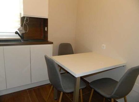 Garsoniera 40 mp, gradina, garaj, prima inchiriere, zona strazii Aurel Vlaicu - Photo 5