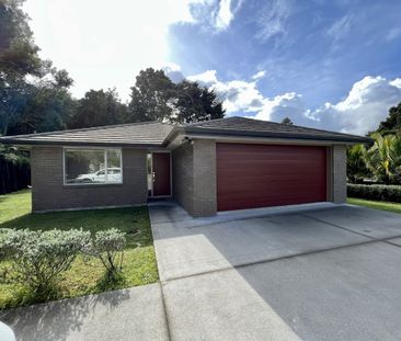 Beautiful Home in Gated Community! - Photo 3