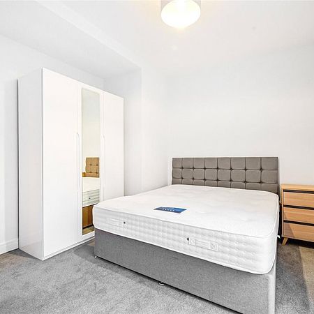1 bedroom flat in London - Photo 3