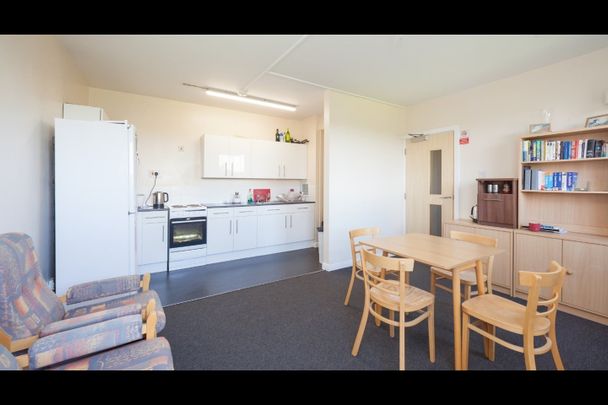 Room in a Shared Flat, Burrow Road East Dulwich, SE22 - Photo 1