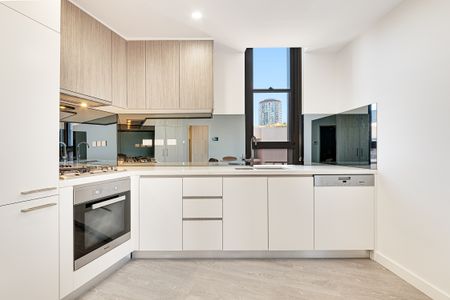 Luxury Zetland Living with City Views and Double Parking - Photo 4