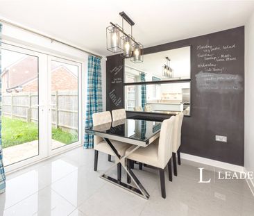 3 bedroom house to rent Westvale Road, Horley, Surrey, RH6 - Photo 2