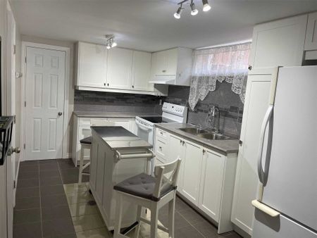 For Lease - 33 Gordon Drive, Brampton, Ontario - Photo 4