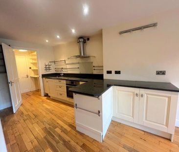 4 bedroom semi-detached house to rent - Photo 1