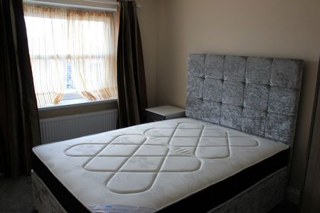 1 Bed Flat, London Street, RG1 - Photo 2