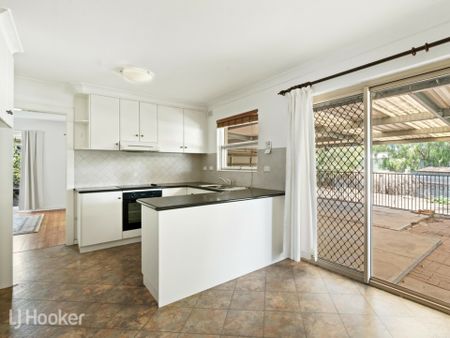 7 Lynlee Crescent, HUNTFIELD HEIGHTS - Photo 3