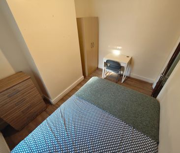 Room in a Shared House, North Grove, N15 - Photo 3