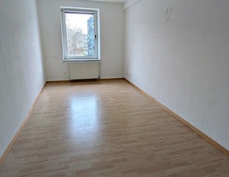 Mittendrin! Großzügige 4-Zimmer-Wohnung mit neuem Bad - Photo 1
