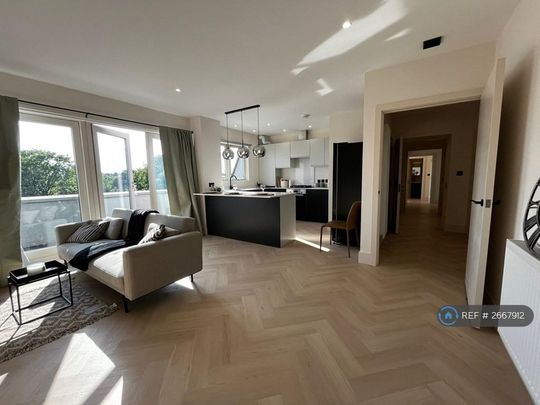 3 bedroom flat to rent - Photo 1