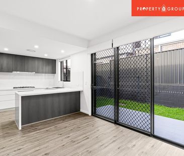 Luxurious 4 bedroom brandnew Townhouse close to all the amenities. - Photo 2