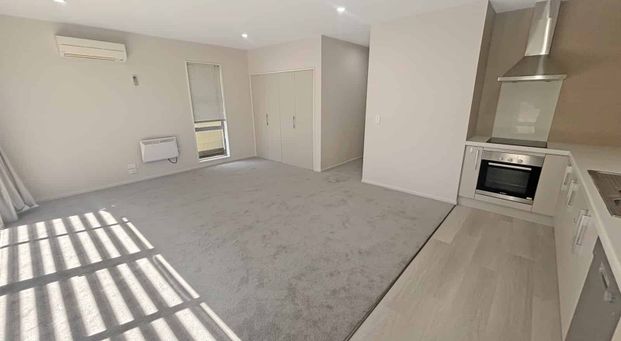 Convenience on Clarence! - Photo 1