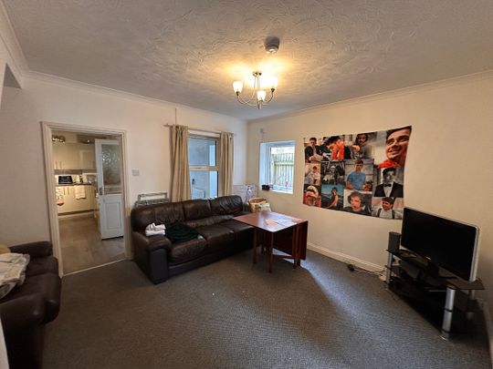 4 bedroom house, 1 en-suite - Photo 1