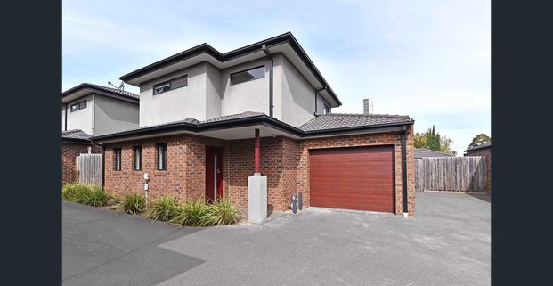 MODERN QUALITY TOWNHOUSE - Photo 1