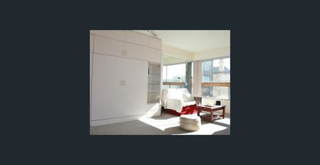 Sun filled studio with some water veiws - Photo 2