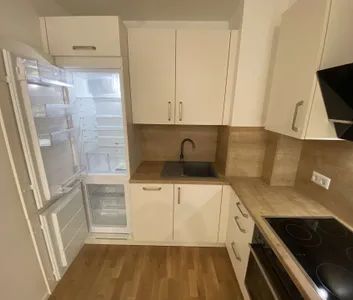 Stilvolle 2-Zimmer-Wohnung mit Balkon - ideal für Singles und Paare, U3-Nähe - Photo 3