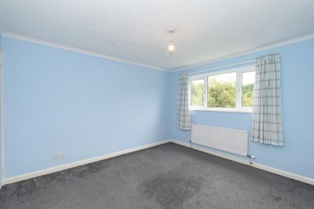 4 bedroom semi-detached house to rent - Photo 2