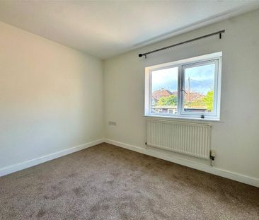 2 bedroom end of terrace house to rent - Photo 2